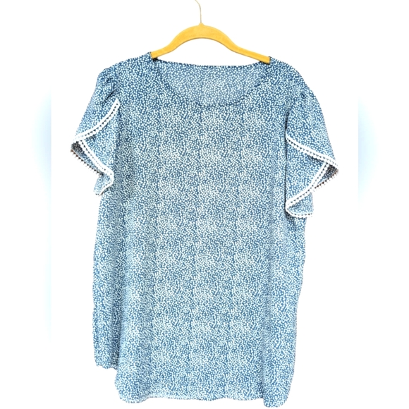 SHEIN Tops - Blouse. Short sleeve. Adorable sleeve detail.